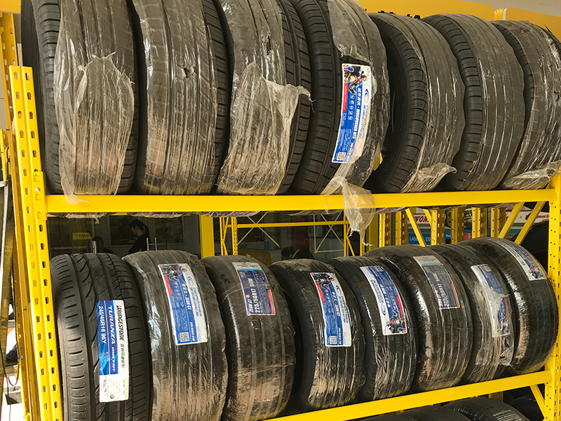 轮胎货架